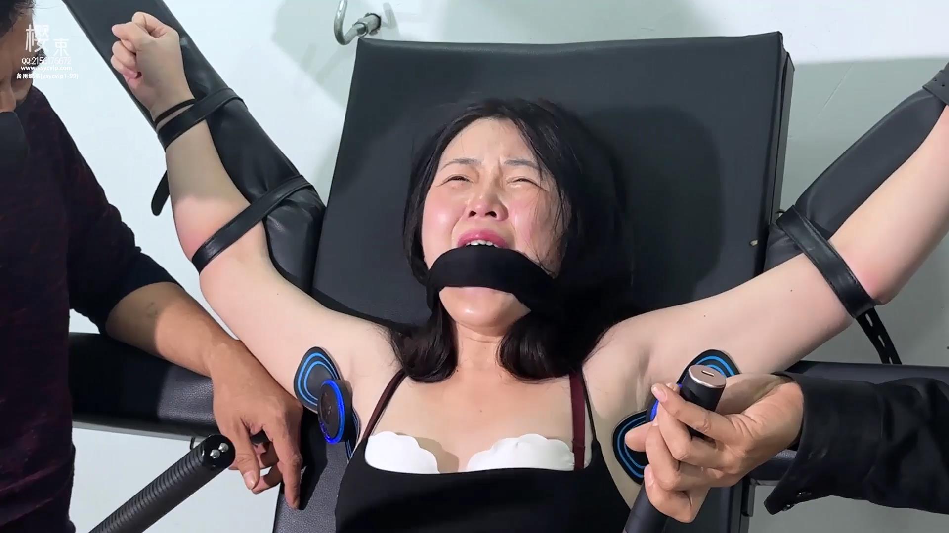樱束原创支架开腿黑丝堵嘴[00_27_26][20260726-231812].jpg