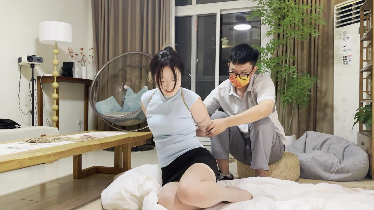奥特曼也很酷-小熊五花跪缚放置[00_56_16][20260804-131433].jpg