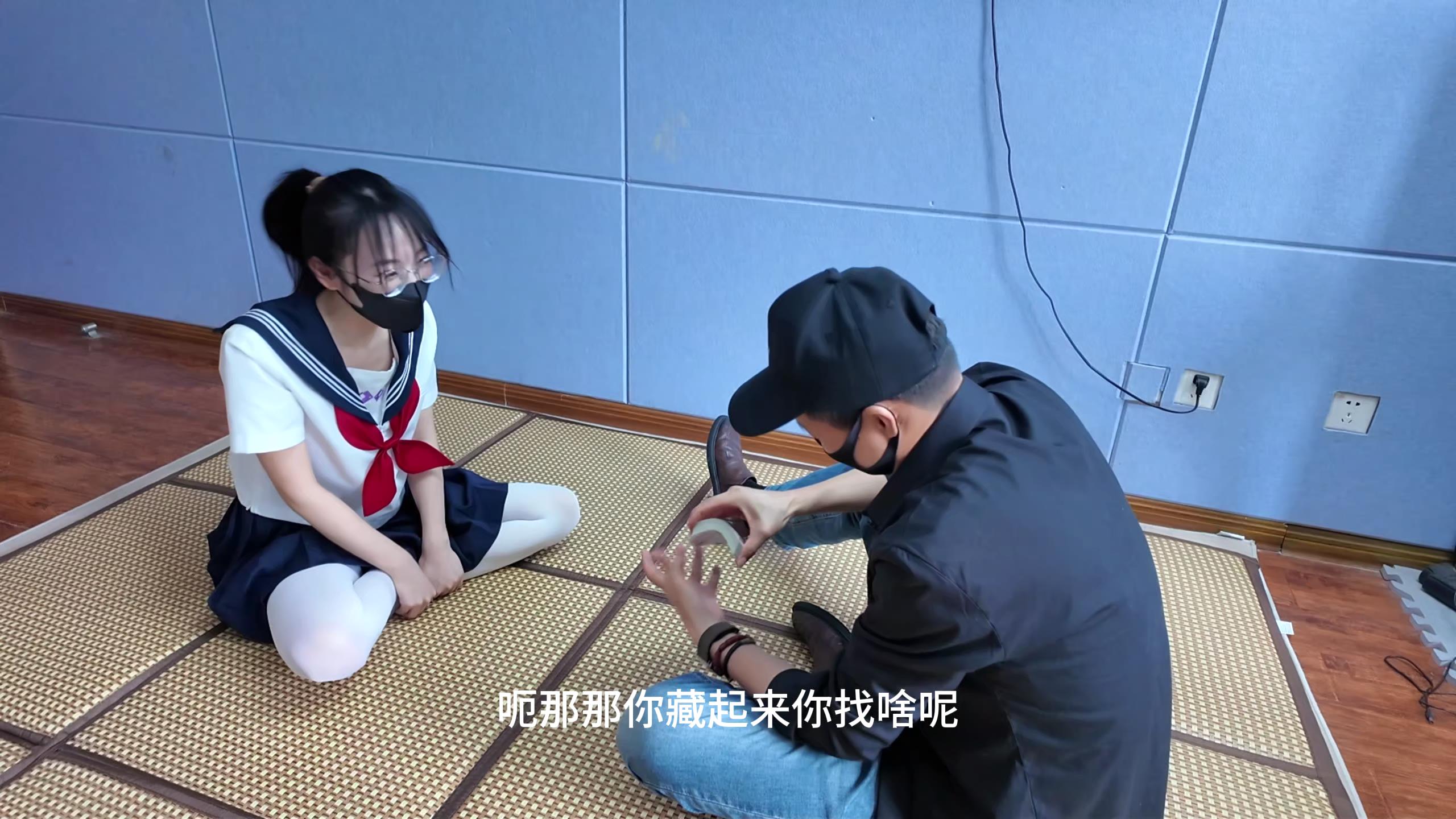 一绳所爱-JK白丝女孩玩扑克 和喵喵玩扑[00_00_40][20260806-114830].jpg