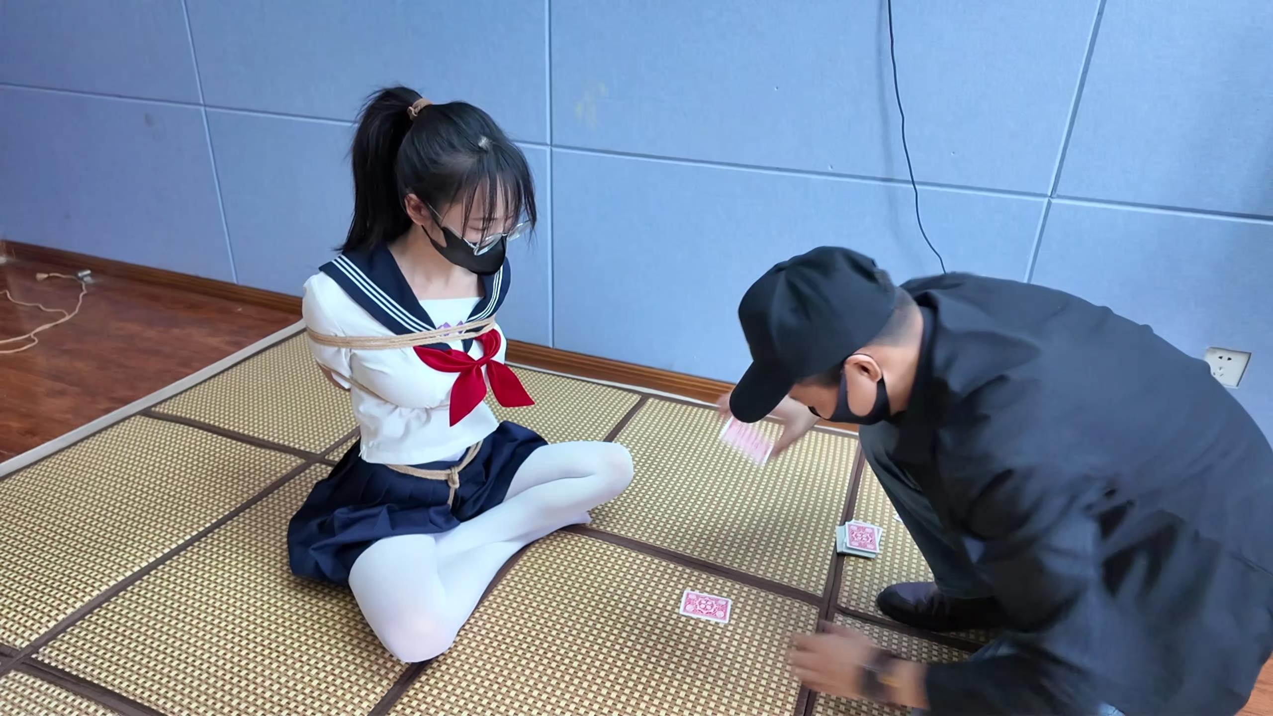 一绳所爱-JK白丝女孩玩扑克 和喵喵玩扑[00_18_09][20260806-114838].jpg