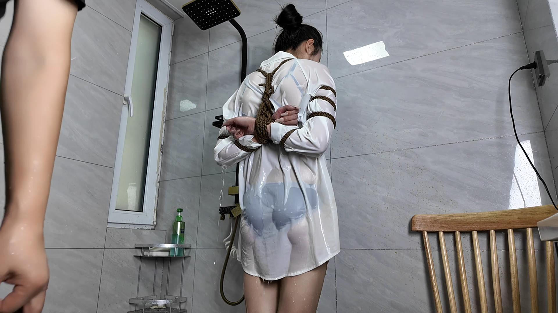 李大侠原创佳佳浴室淋水[00_19_46][20260818-123856].jpg
