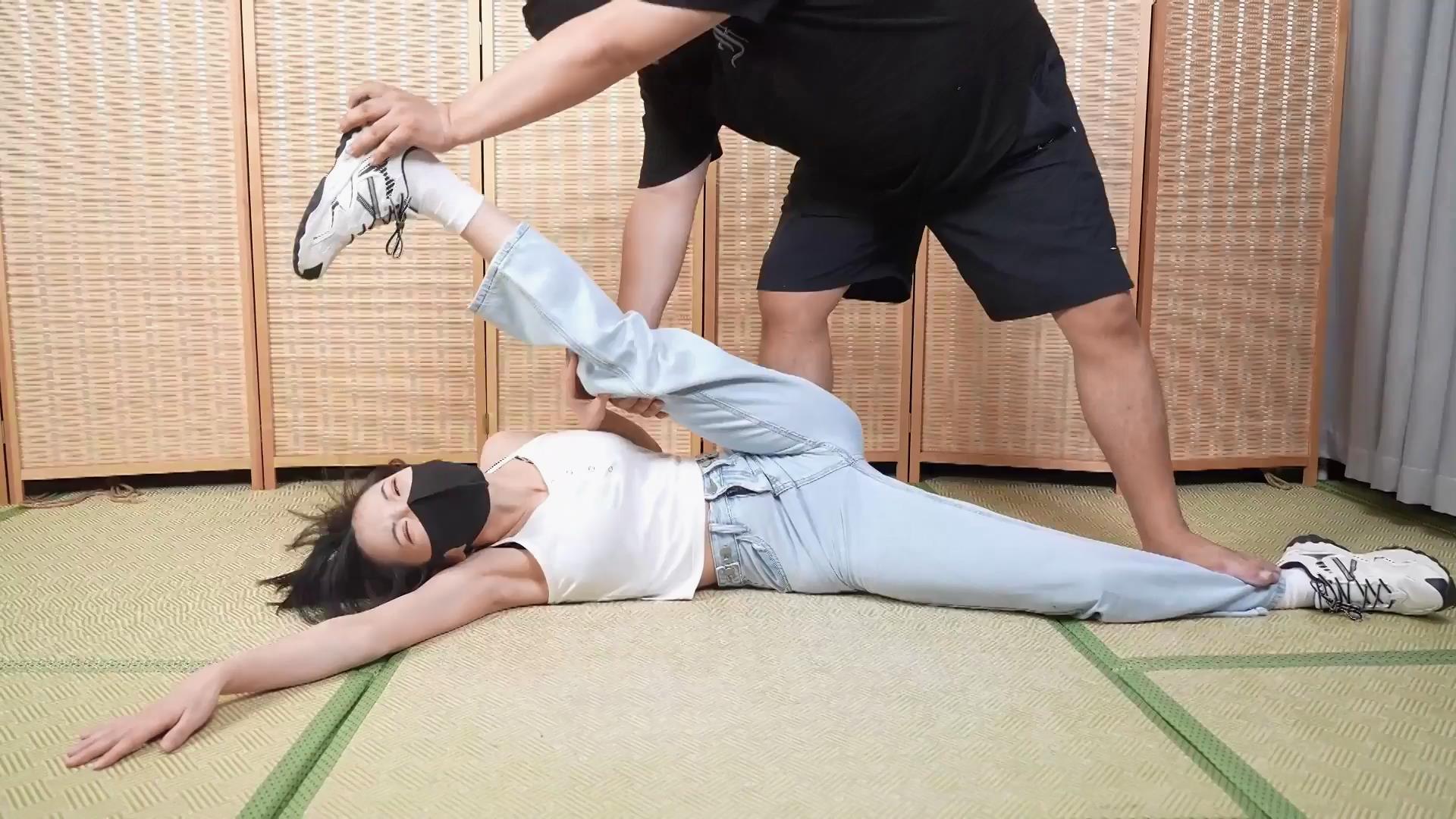 象人原创嗷嗷强制拉伸踩裆[00_14_07][20260820-105547].jpg