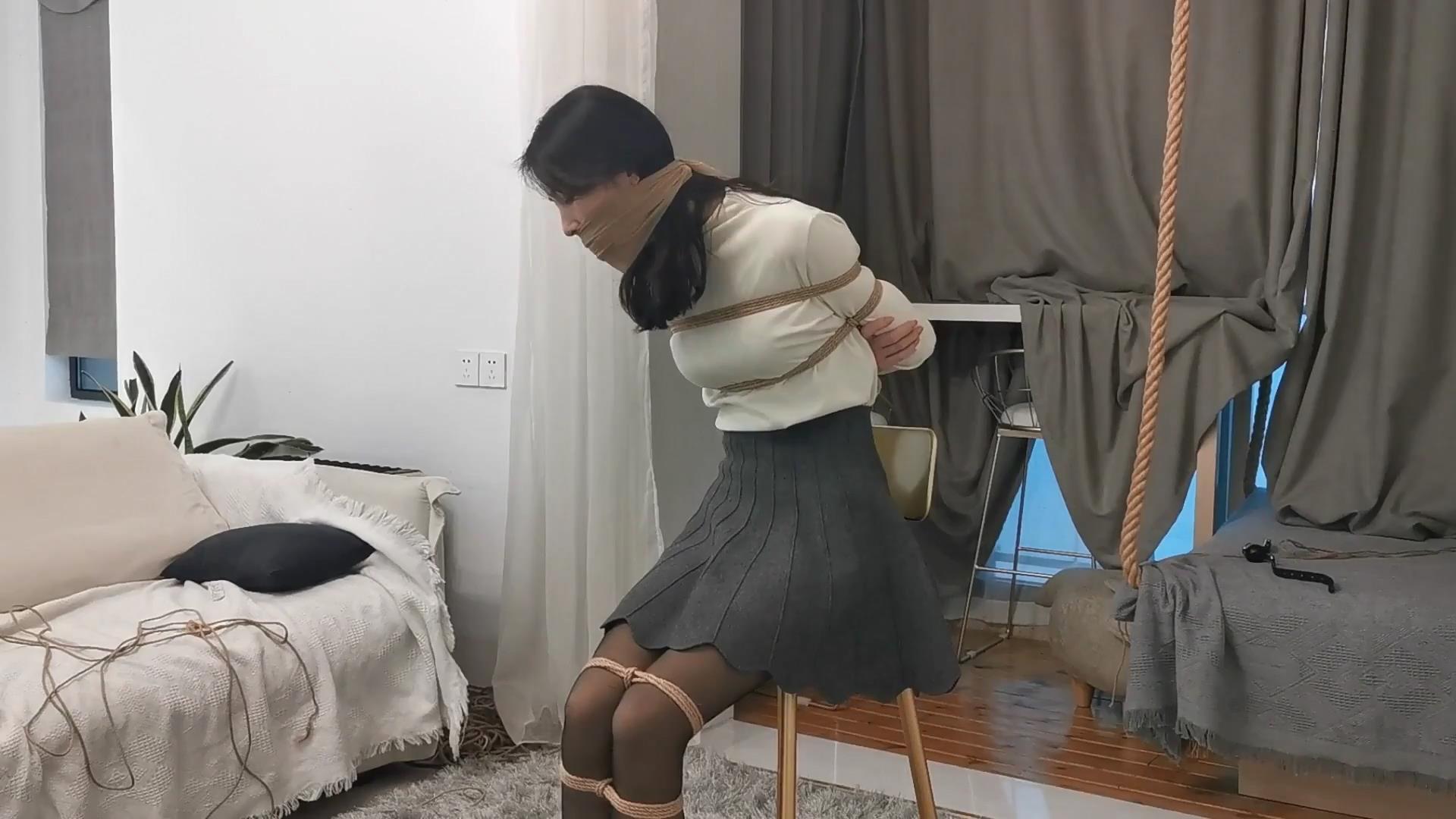 奥特曼也很酷莞尔定拍OL装黑丝多种方式堵[00_17_16][20260822-122233].jpg