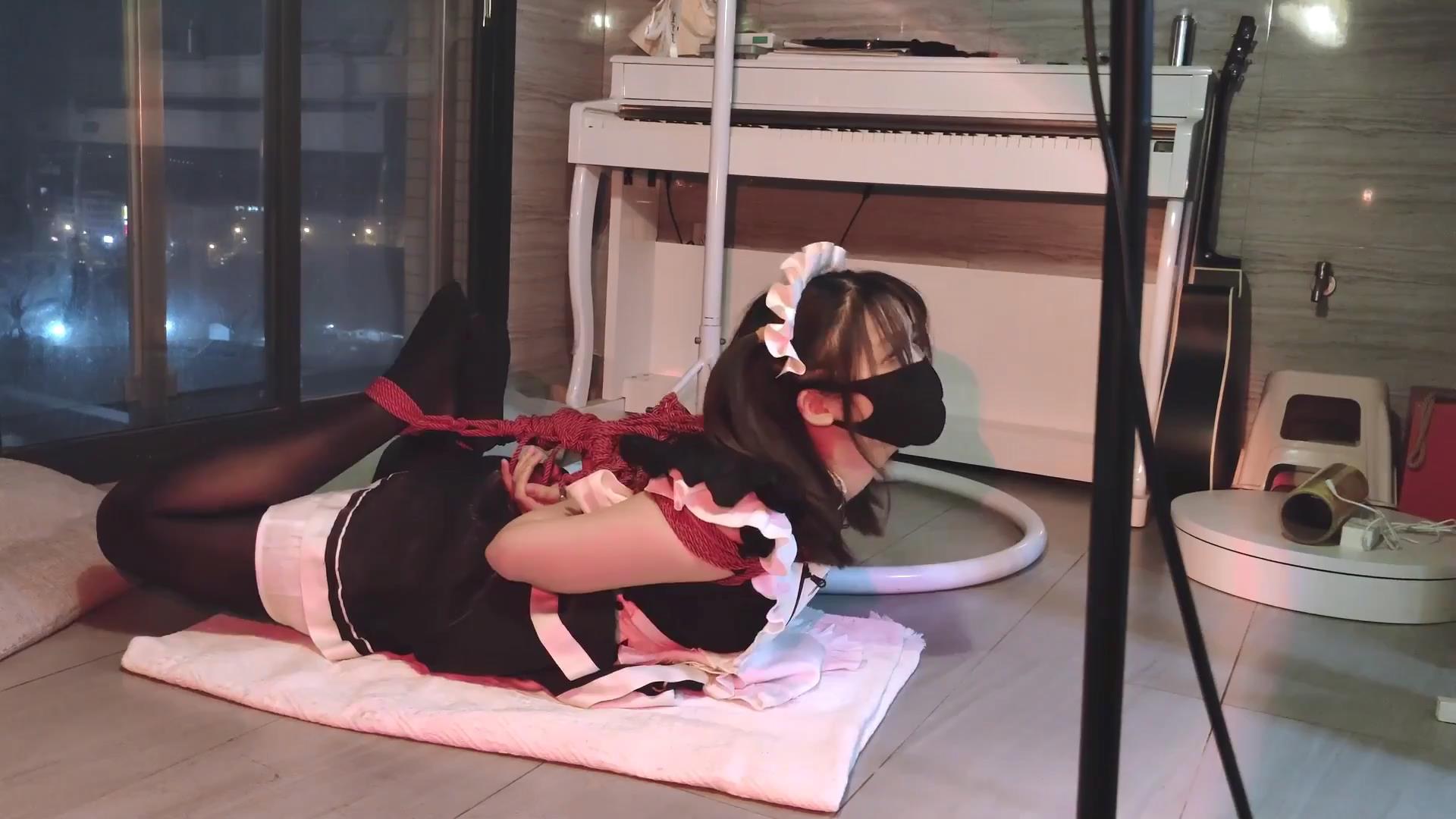 凛凛蝶海砂调教嚣张女仆最后被绑成极限驷马[00_12_49][20260901-102356].jpg
