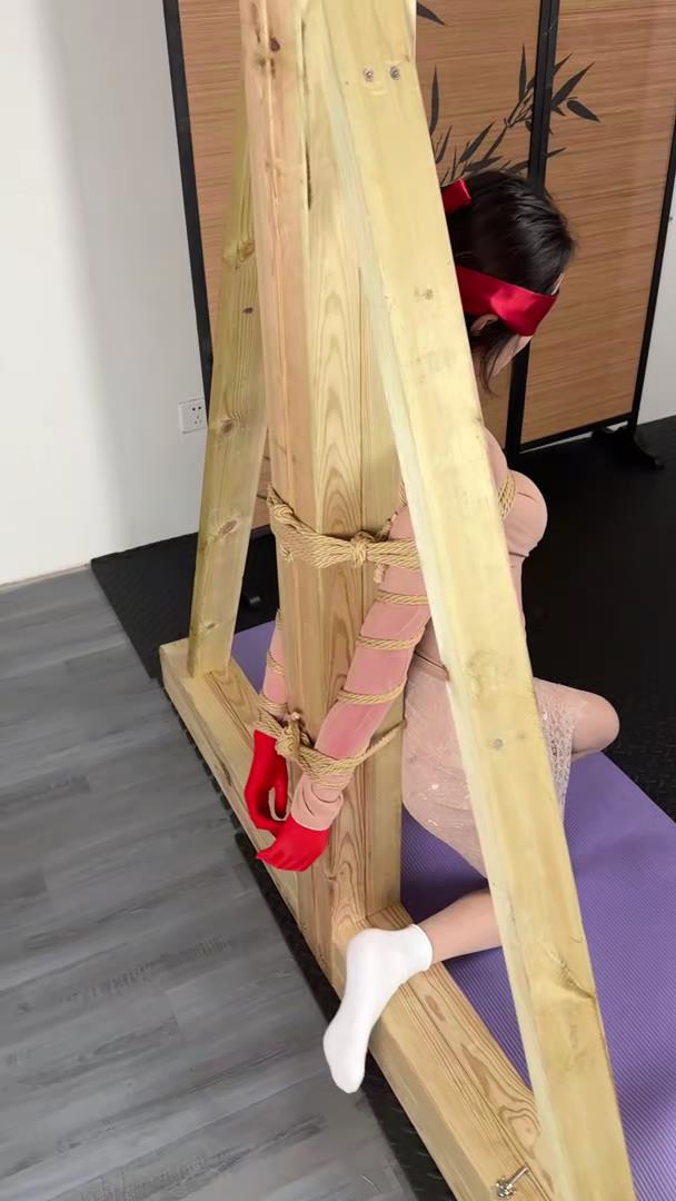 眼眸出品客户定拍OL男友抚摸调教[00_27_09][20260922-102900].jpg