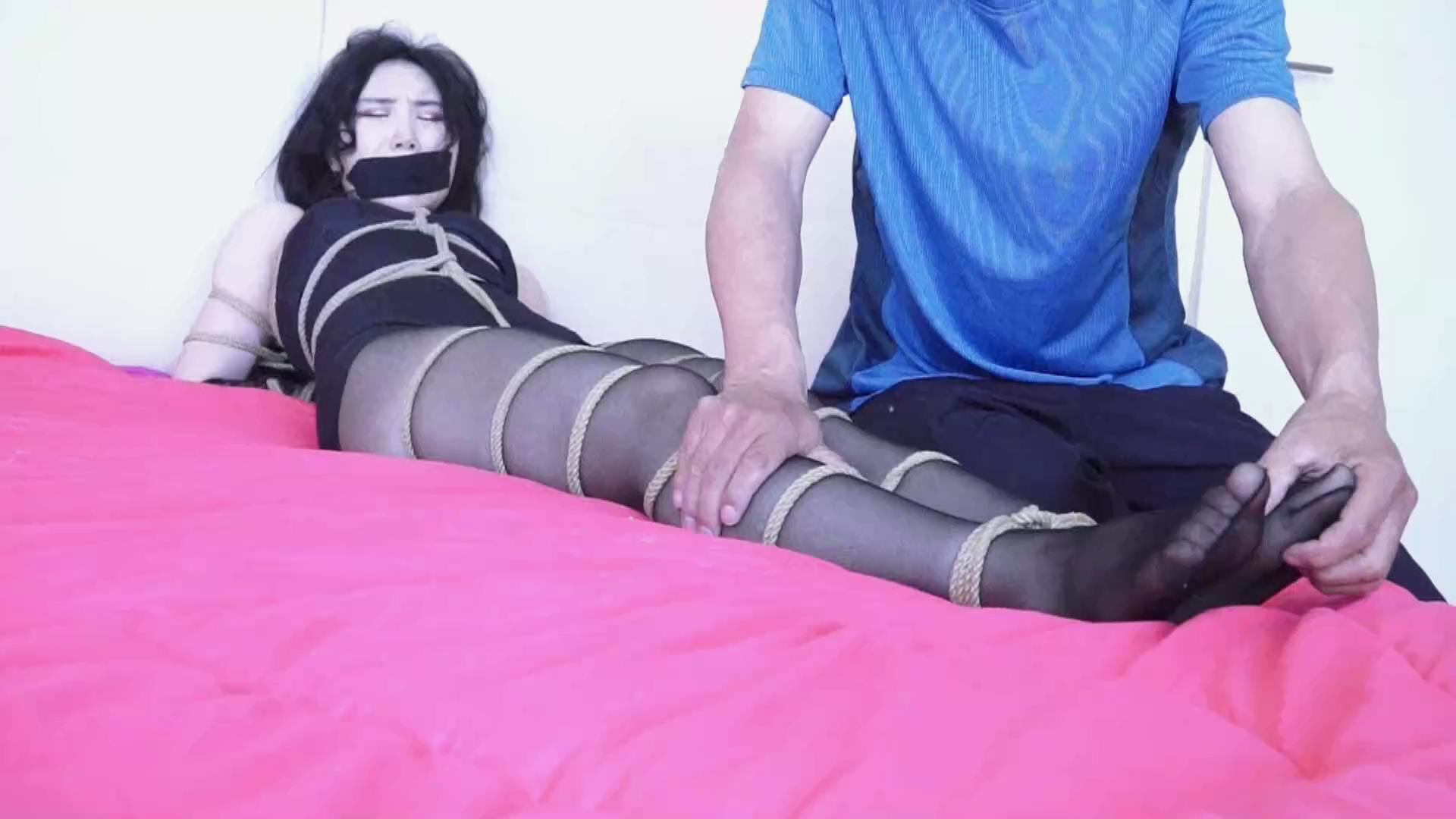 逍遥兔女郎被绑龟甲缚堵嘴无法逃脱[00_03_28][20261001-125912].jpg