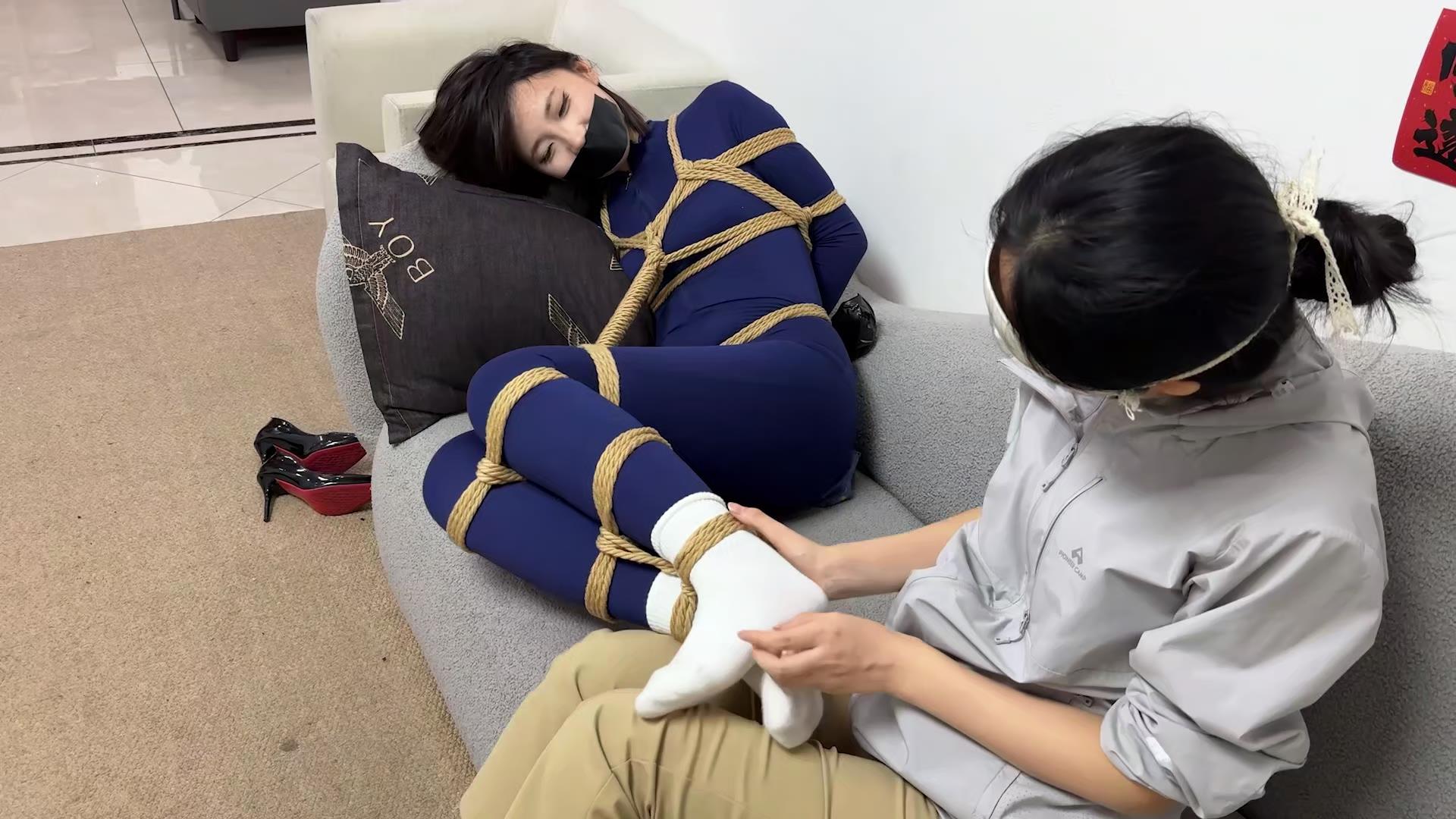 金宝定制-独居少女  安安主演[00_59_12][20261014-122350].jpg