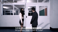 Raymond 校花同学和她的老师妈妈6课堂上的调教，男厕里的放置