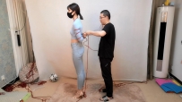 随心杨蕊牛仔裤紧缚的诱惑