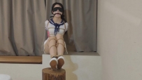 【欢乐谷】楼道玩自缚的女孩 被发现带回酒店