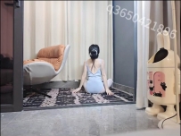 欢乐谷 驷马悬吊在空中的体操妹子反复前后交替训练